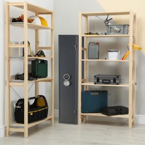 Brihard Hunter Premium 5 E – sertifikuotas ginklų seifas (S1 klasė, 5 šautuvai, elektroninė spyna)